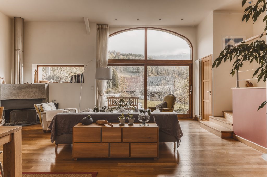 Photographe spécialisé en architecture, immobilier et espaces professionnels. Contact